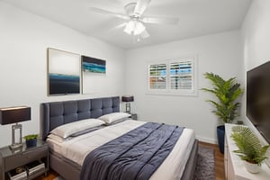 DSC09557 virtually staged.jpeg