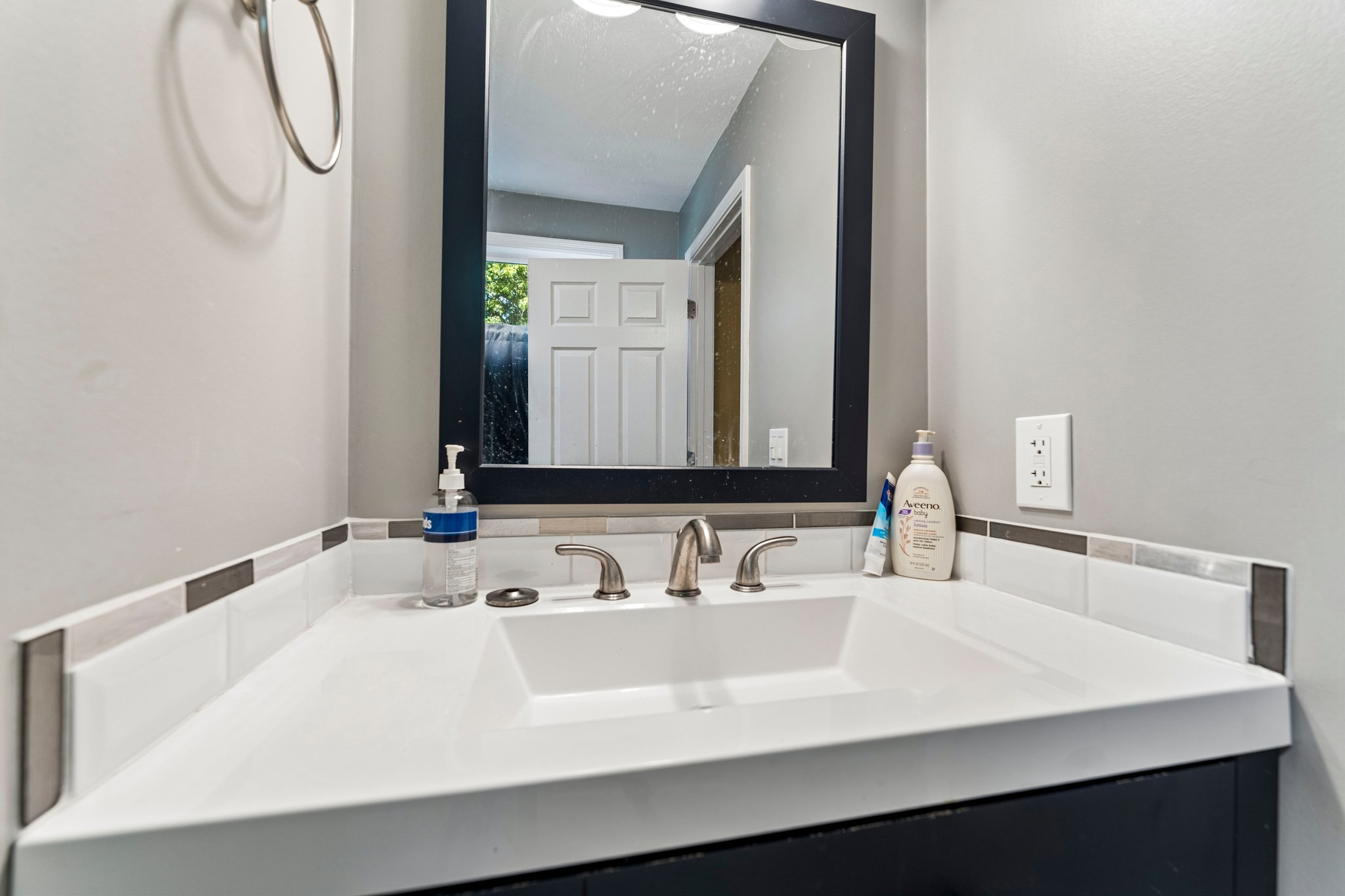 6711 Norwalk Rd-S0907-041.jpg