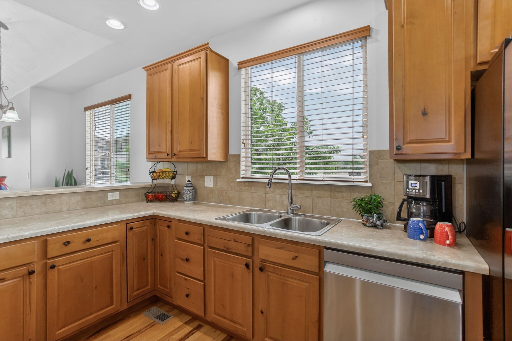  Photo 32