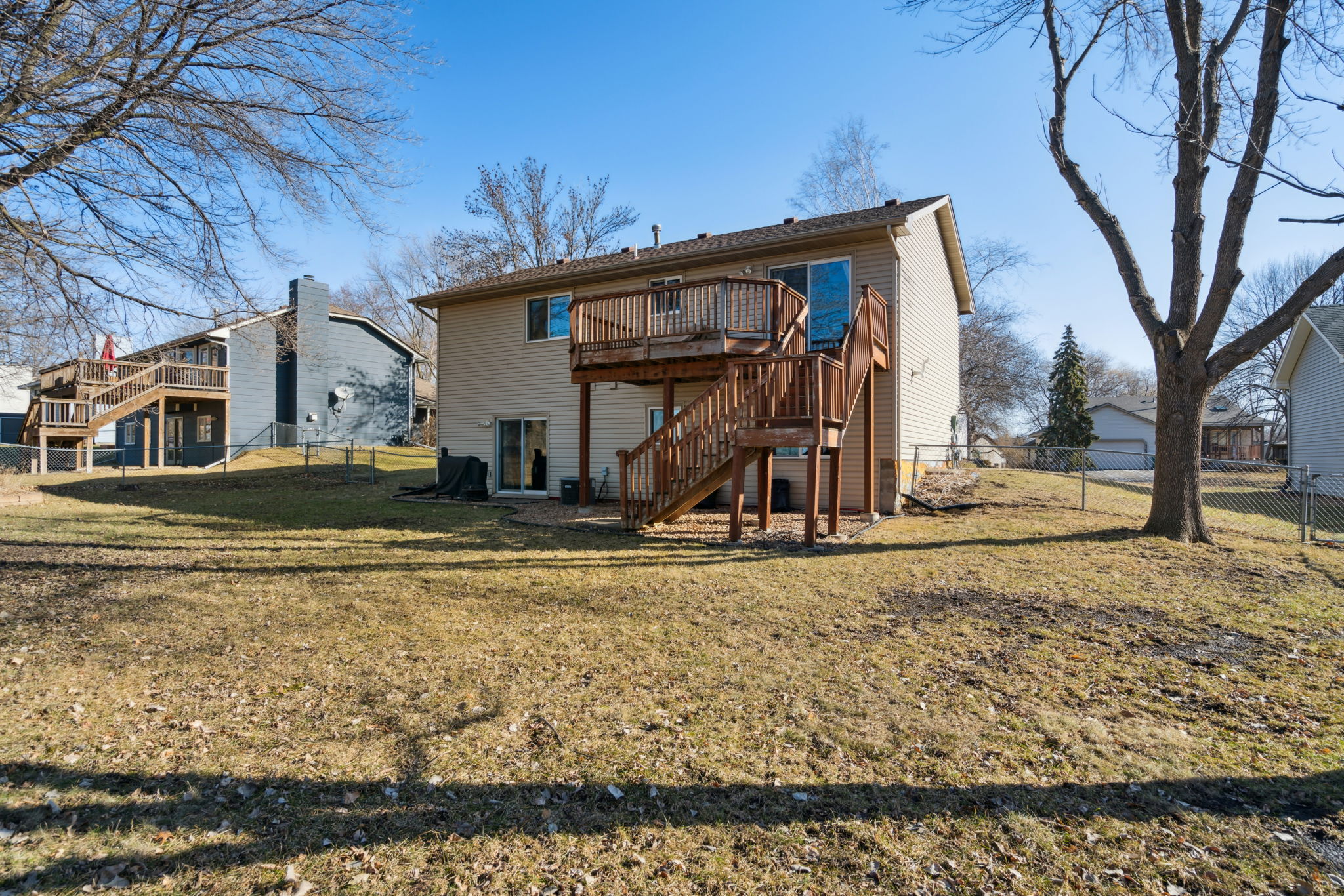 27_Exterior