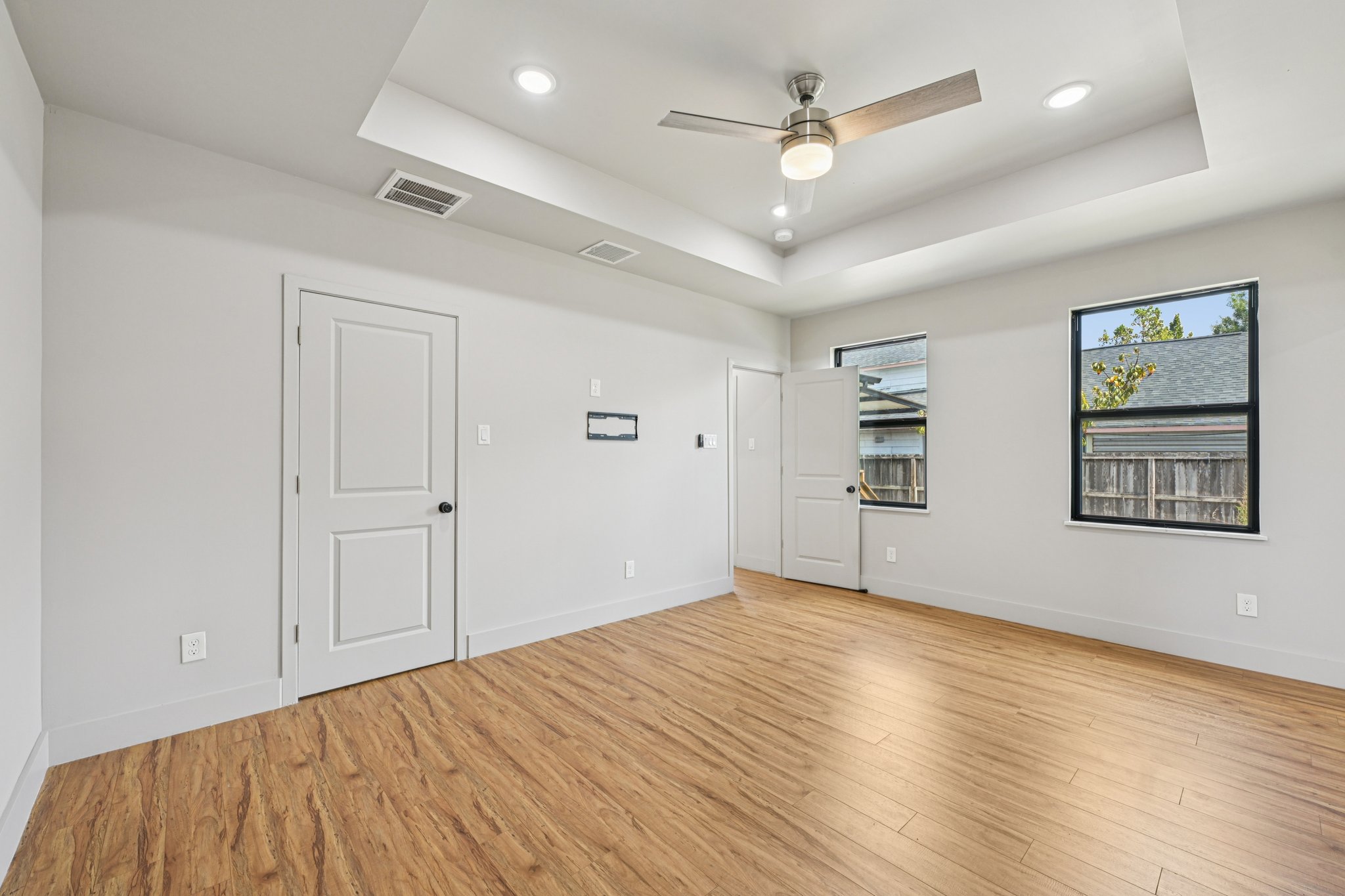 Avenue L-S3009-028.jpg
