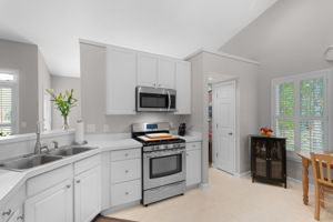 6720 Torrey Pine Cir, Suwanee, GA 30024, USA Photo 12