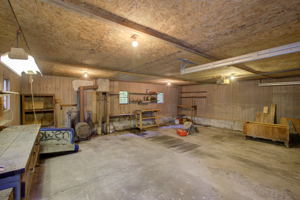 16 Garage Interior
