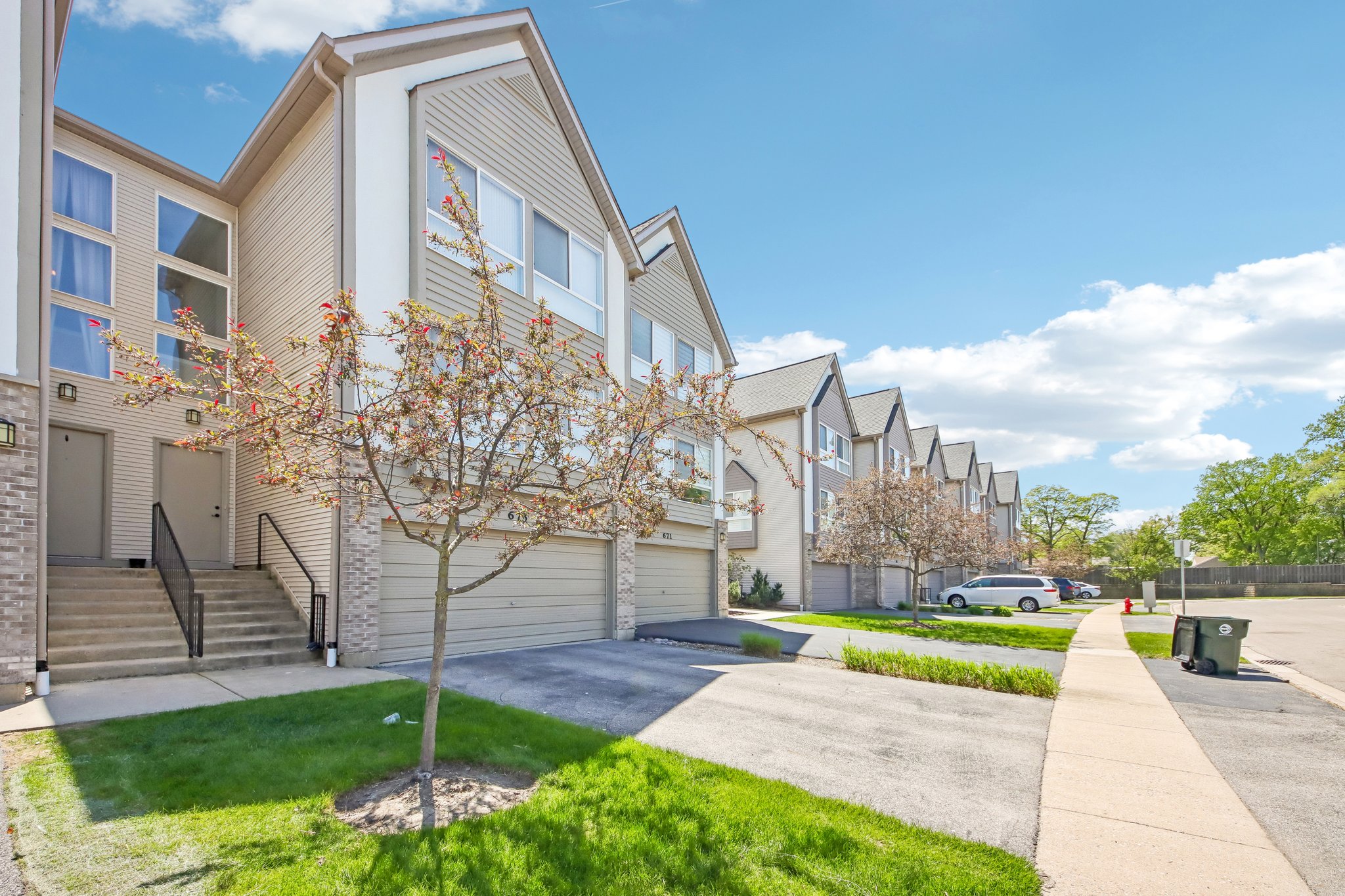 Fountainview Dr-S1605-002.jpg
