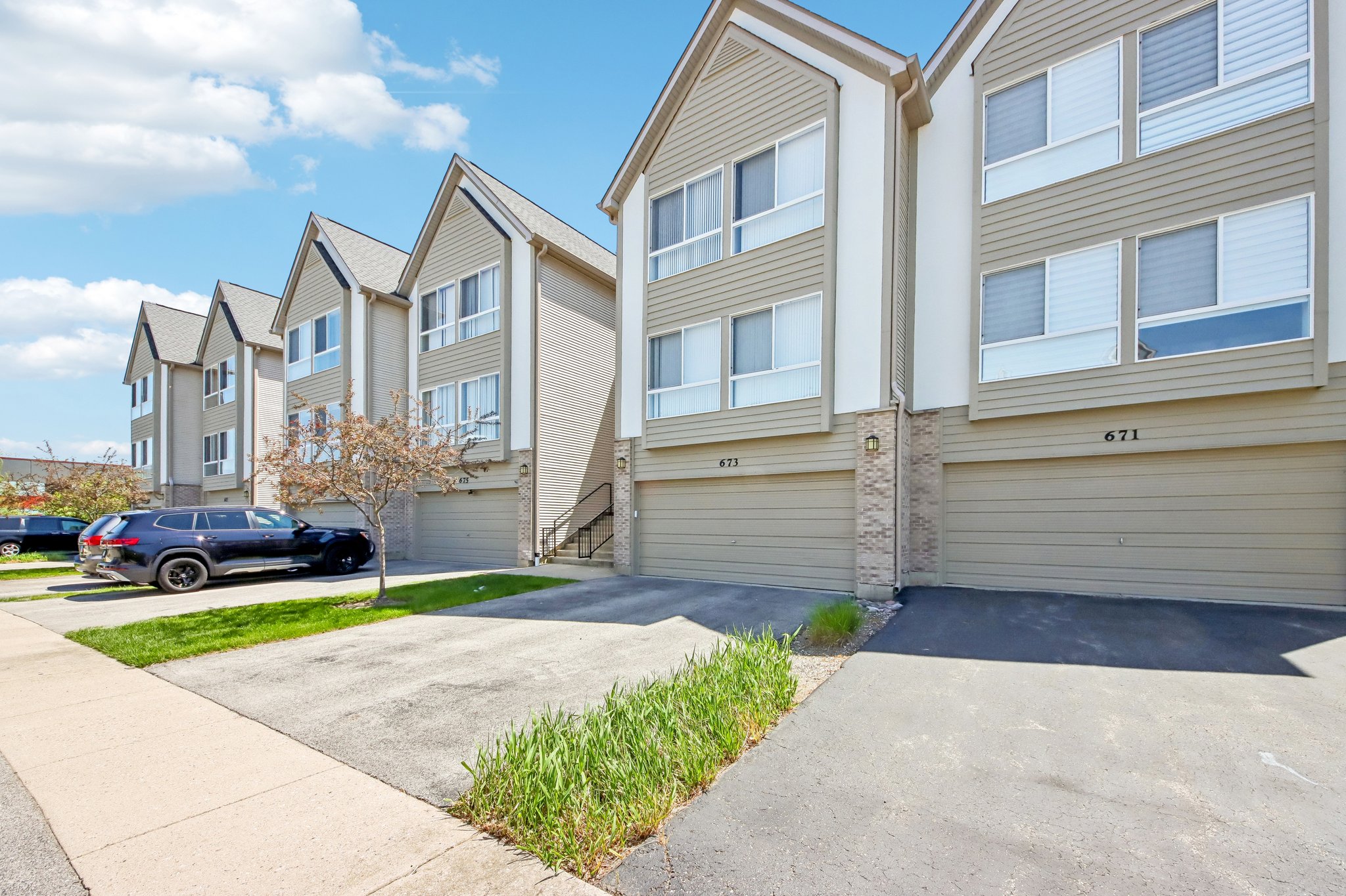 Fountainview Dr-S1605-003.jpg