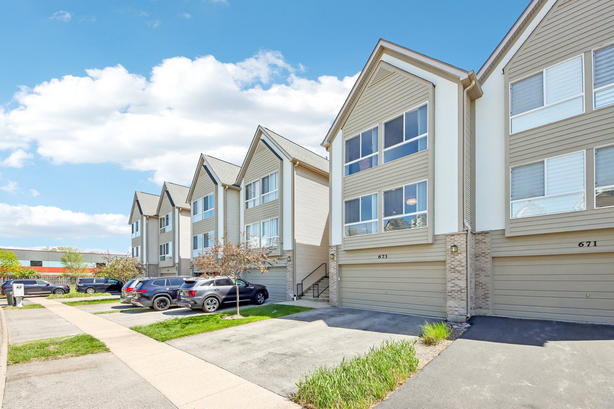Fountainview Dr-S1605-005.jpg