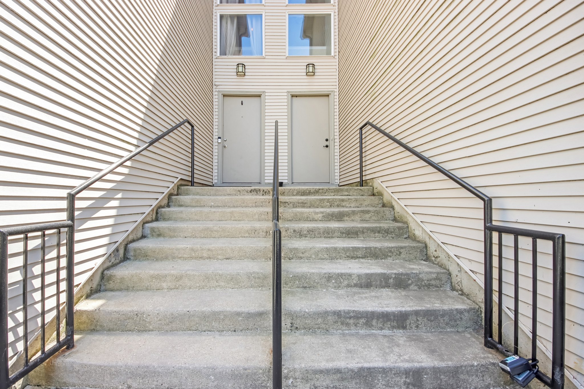 Fountainview Dr-S1605-006.jpg