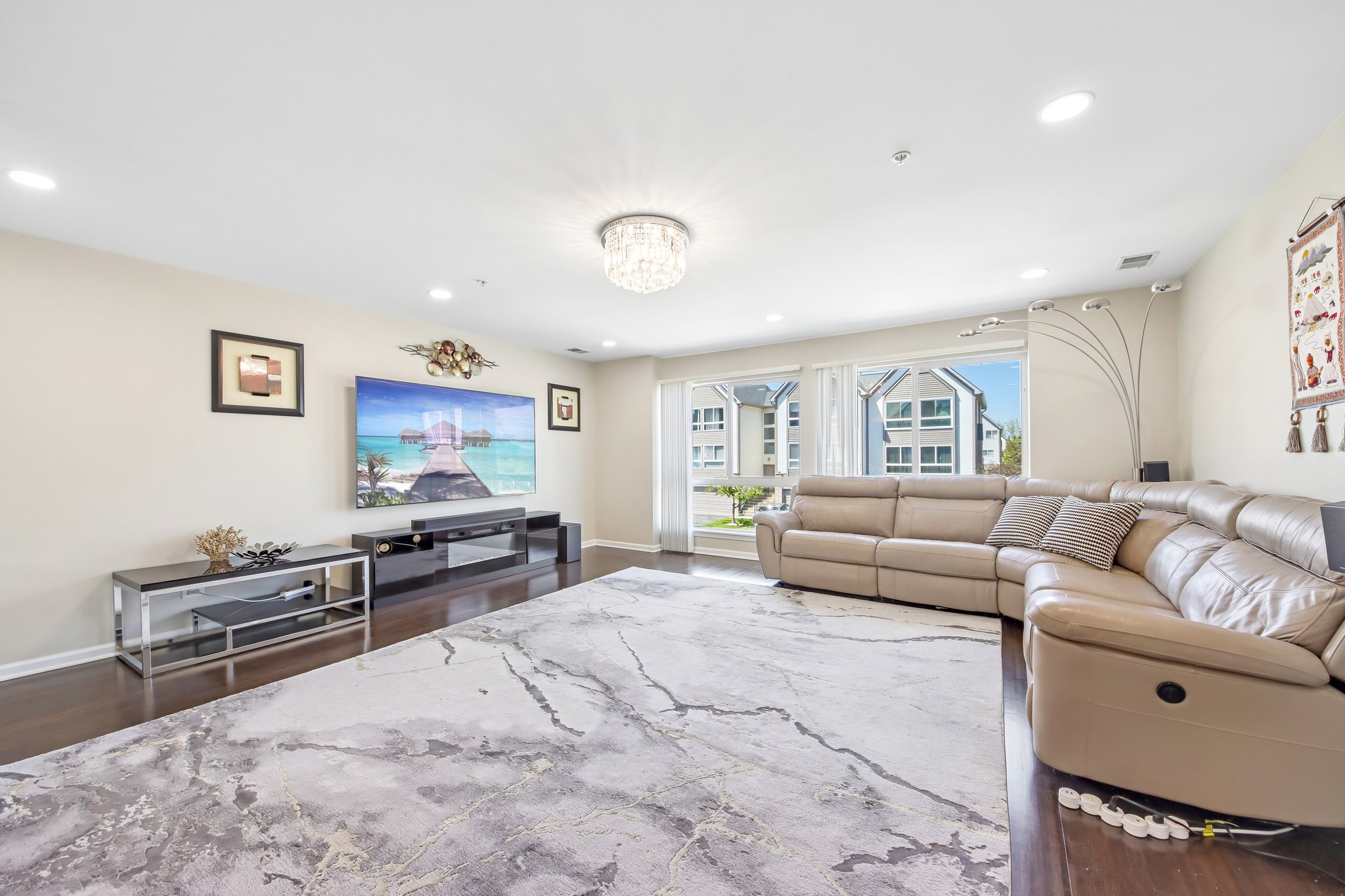 Fountainview Dr-S1605-007.jpg