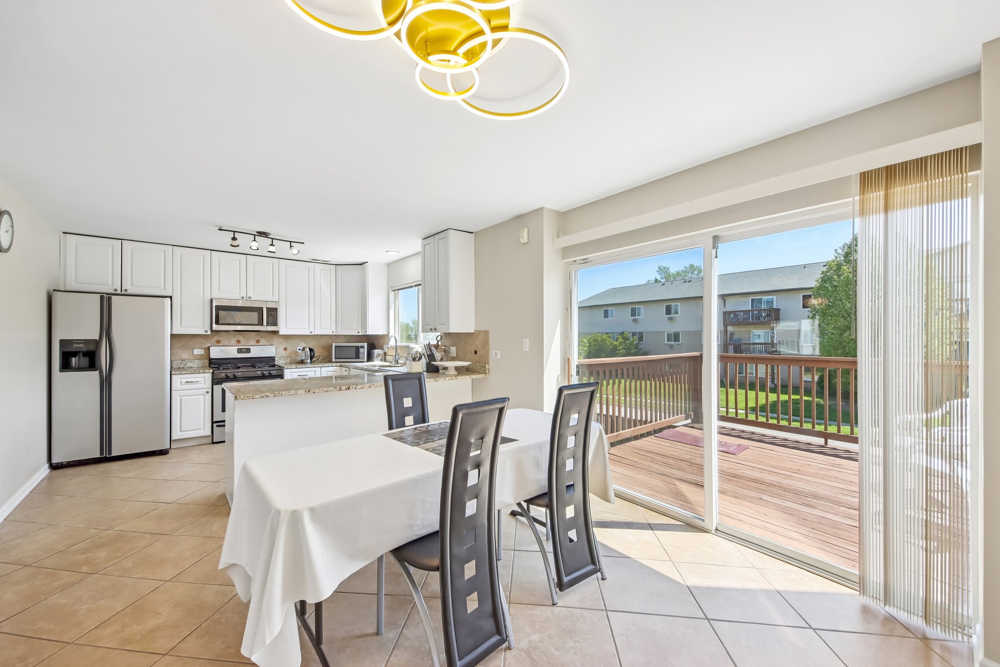 Fountainview Dr-S1605-012.jpg