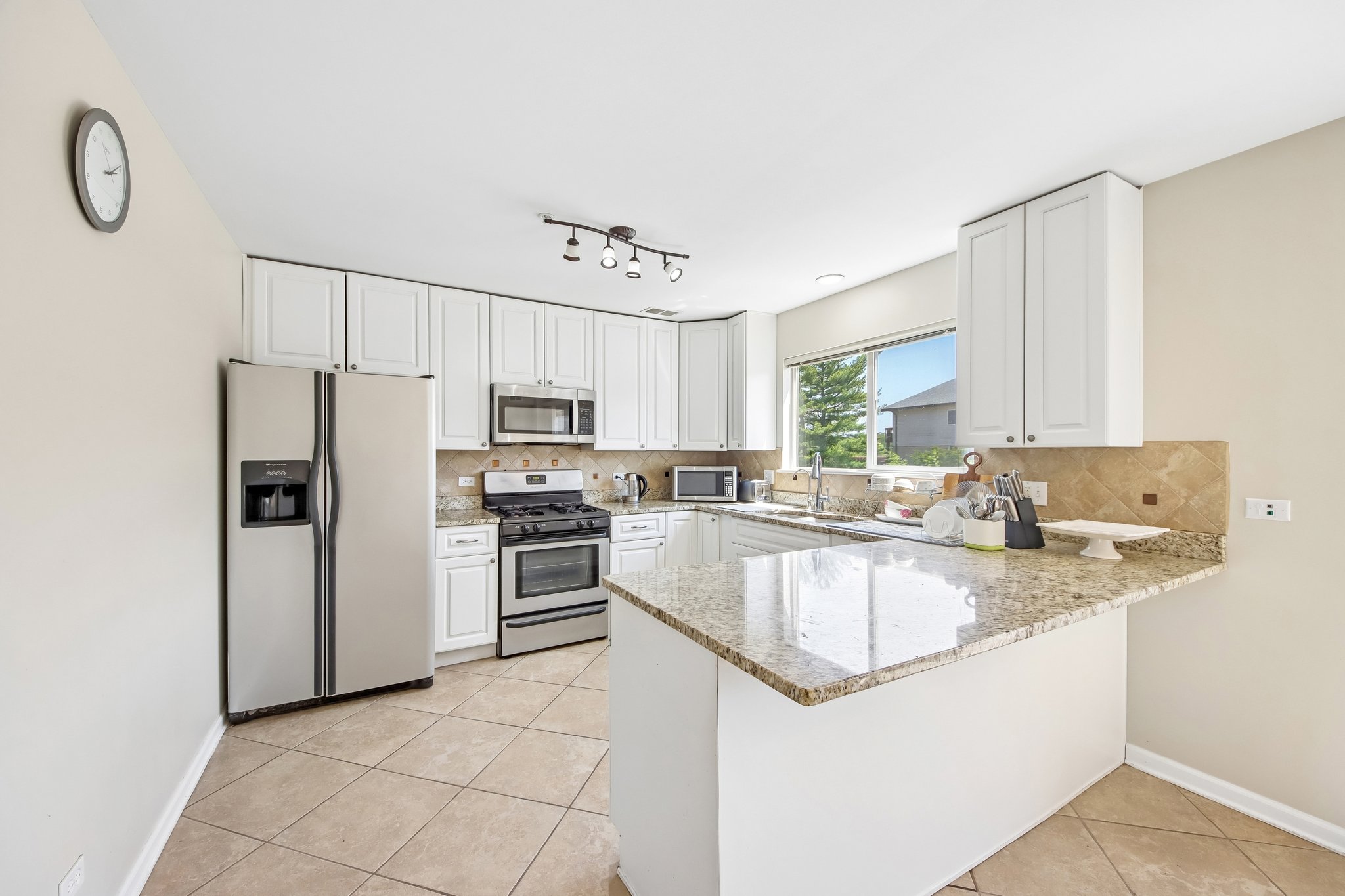 Fountainview Dr-S1605-014.jpg
