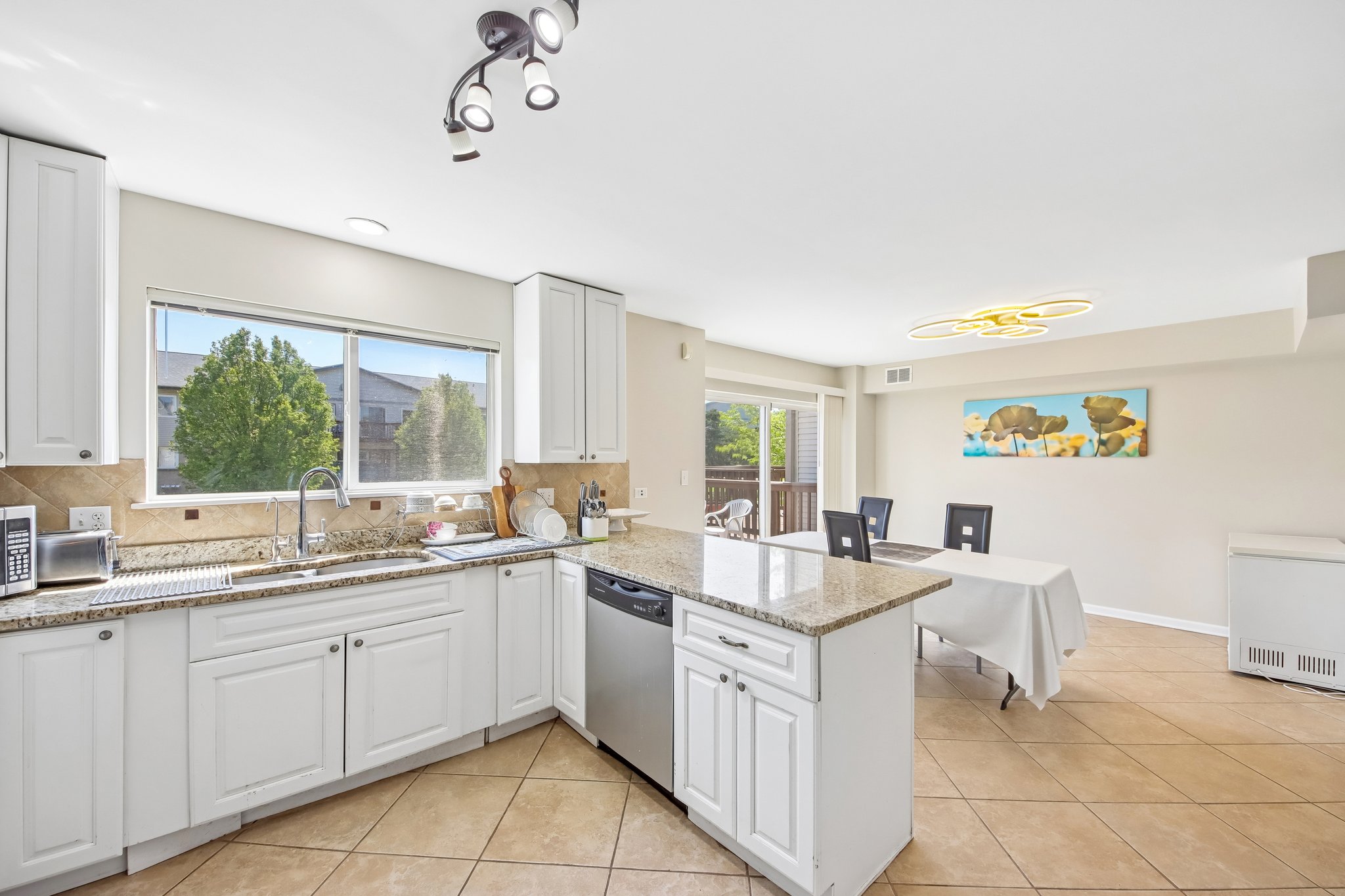 Fountainview Dr-S1605-016.jpg