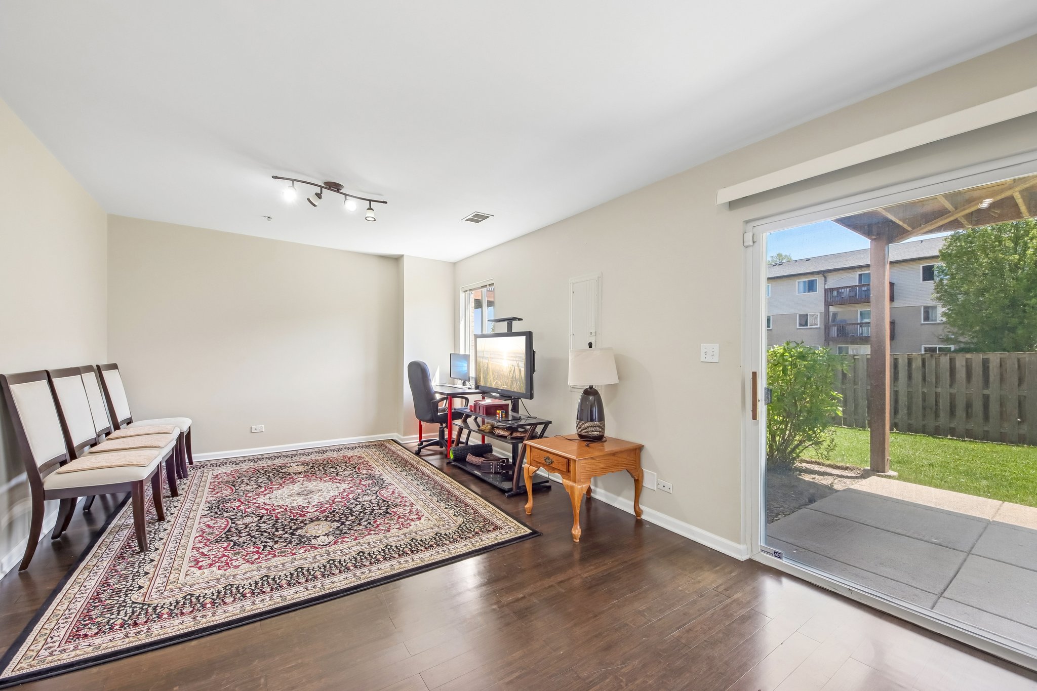 Fountainview Dr-S1605-021.jpg