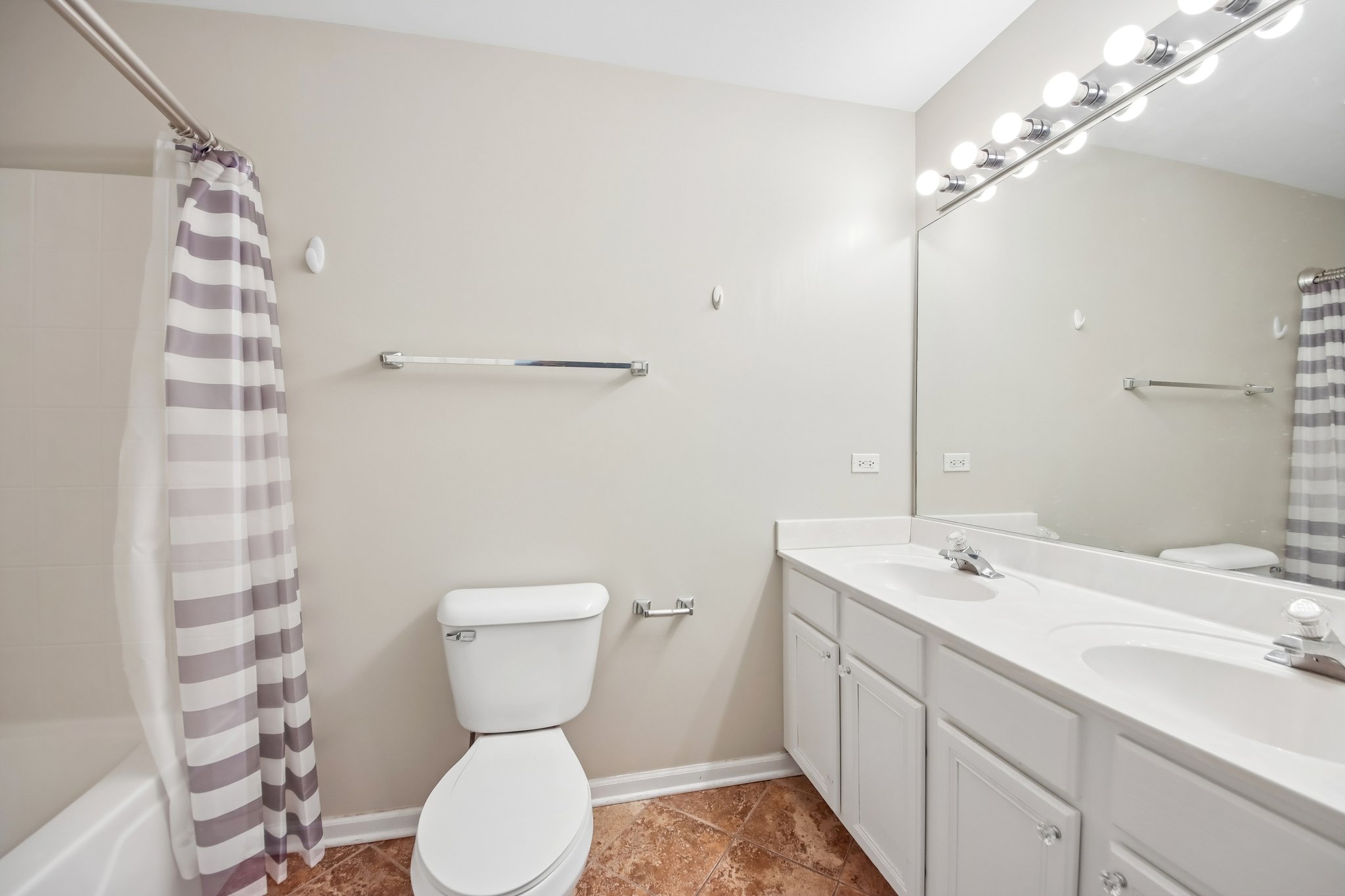 Fountainview Dr-S1605-023.jpg