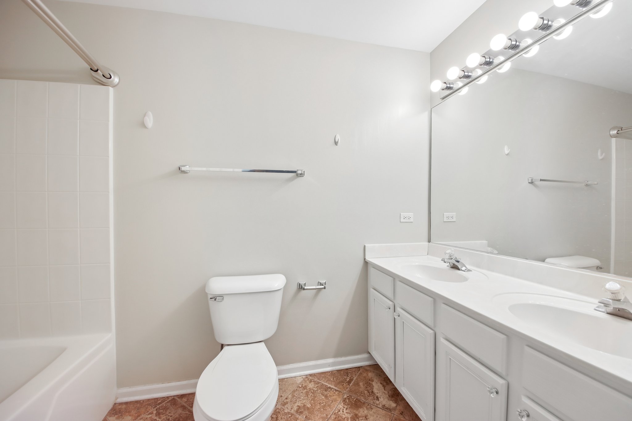 Fountainview Dr-S1605-024.jpg