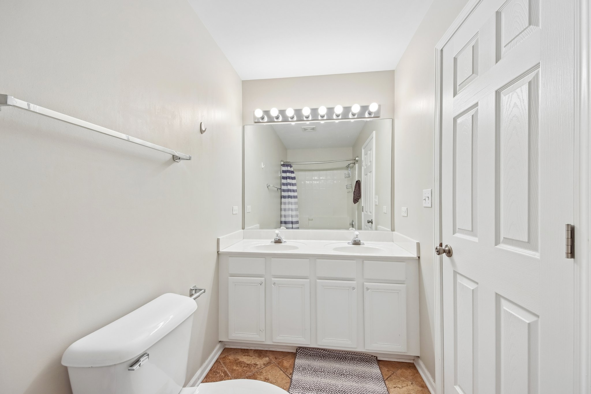 Fountainview Dr-S1605-025.jpg