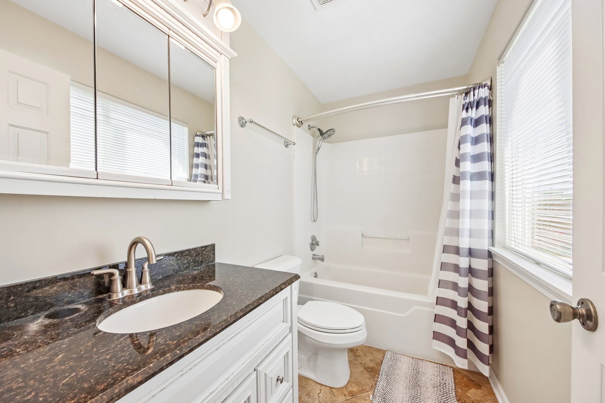 Fountainview Dr-S1605-033.jpg
