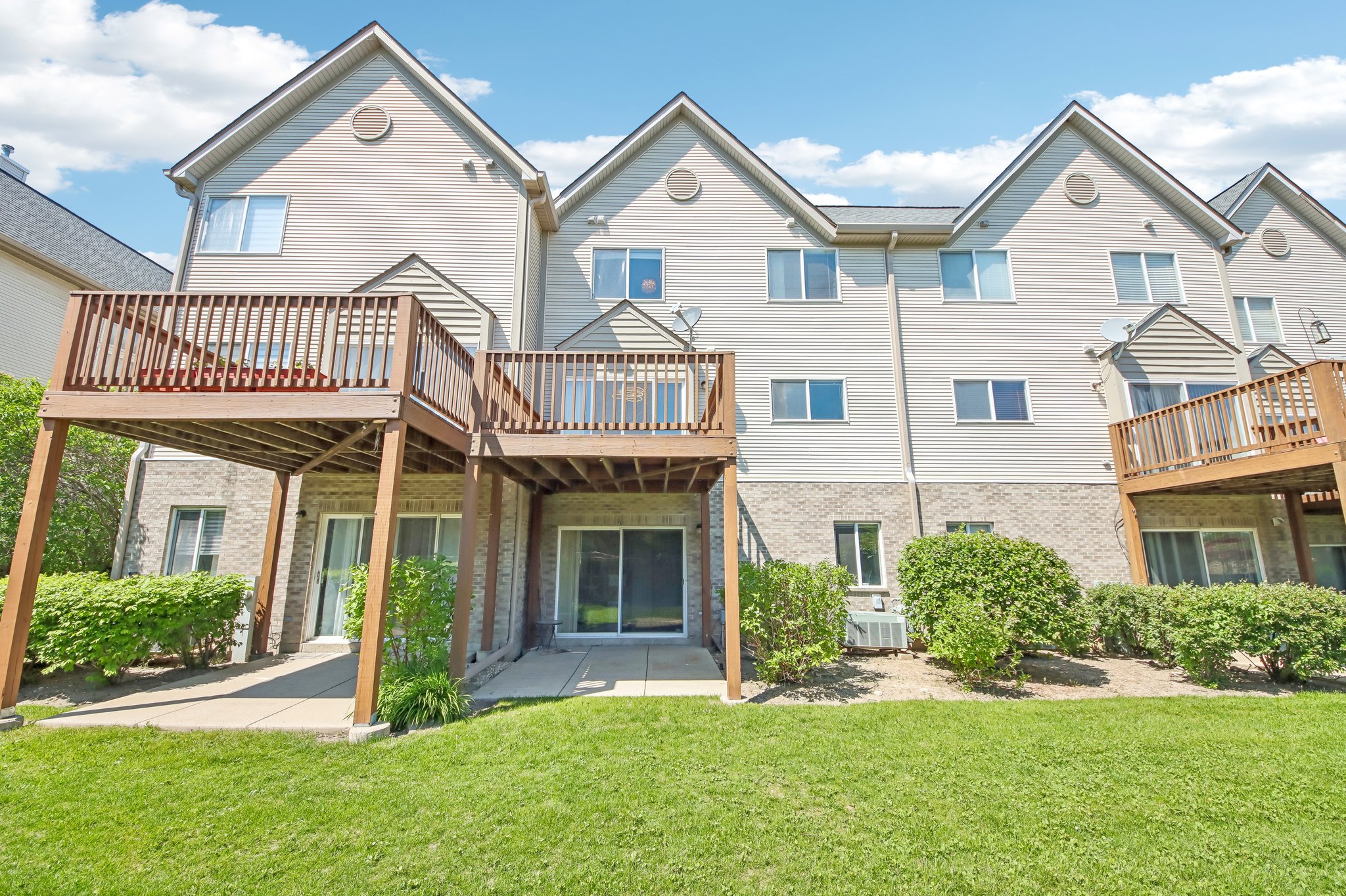 Fountainview Dr-S1605-043.jpg