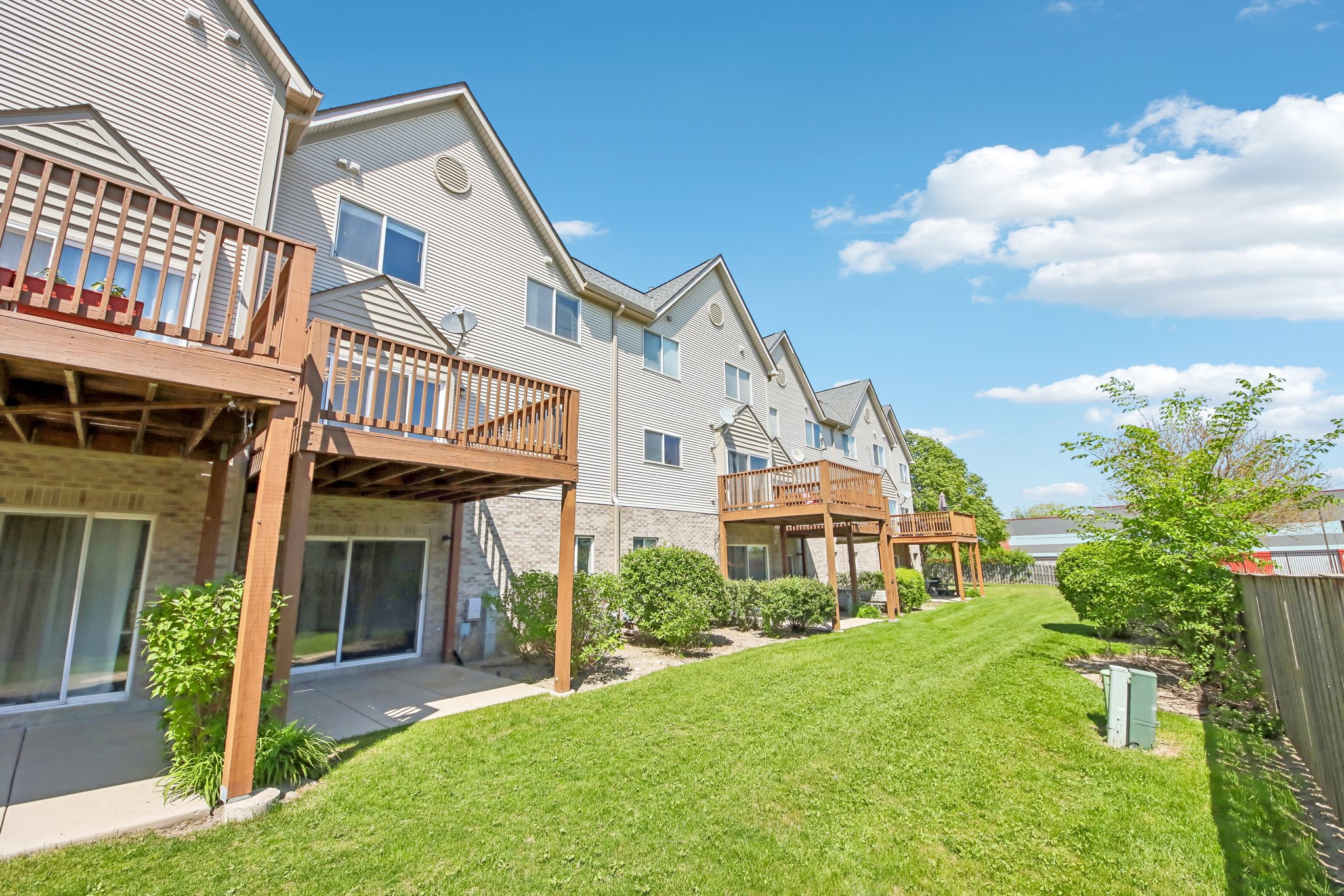 Fountainview Dr-S1605-045.jpg