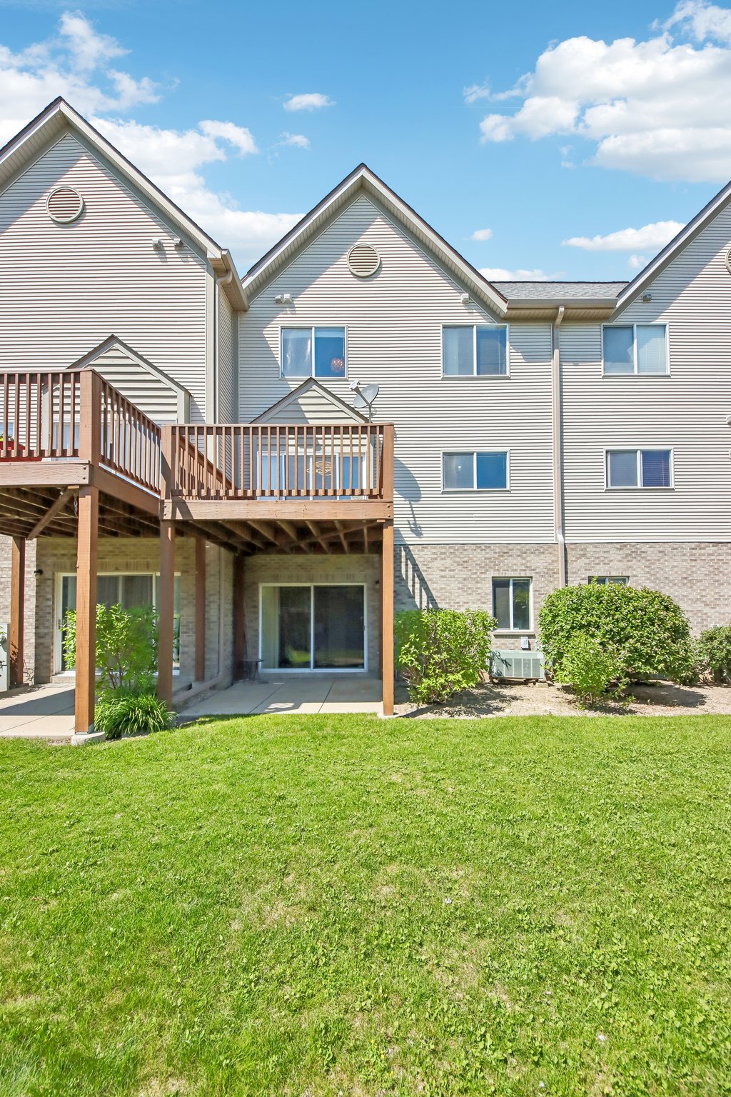 Fountainview Dr-S1605-046.jpg