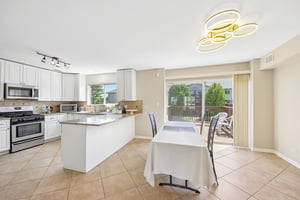 Fountainview Dr-S1605-011.jpg