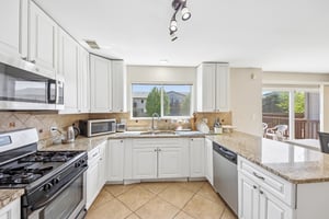 Fountainview Dr-S1605-015.jpg