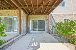 Fountainview Dr-S1605-042.jpg