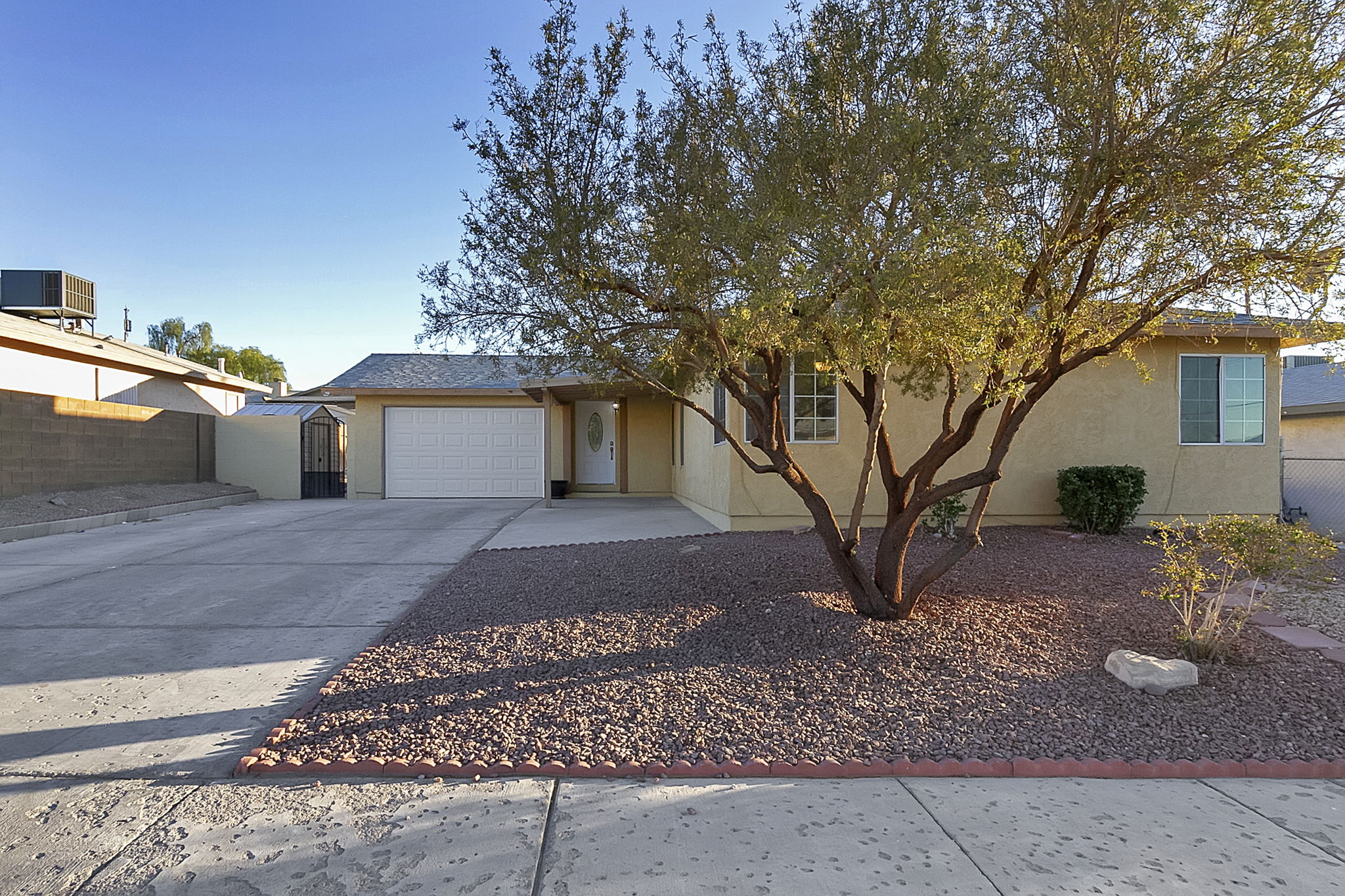 6731 Laronda Ln, Las Vegas, NV 89156, USA Photo 2