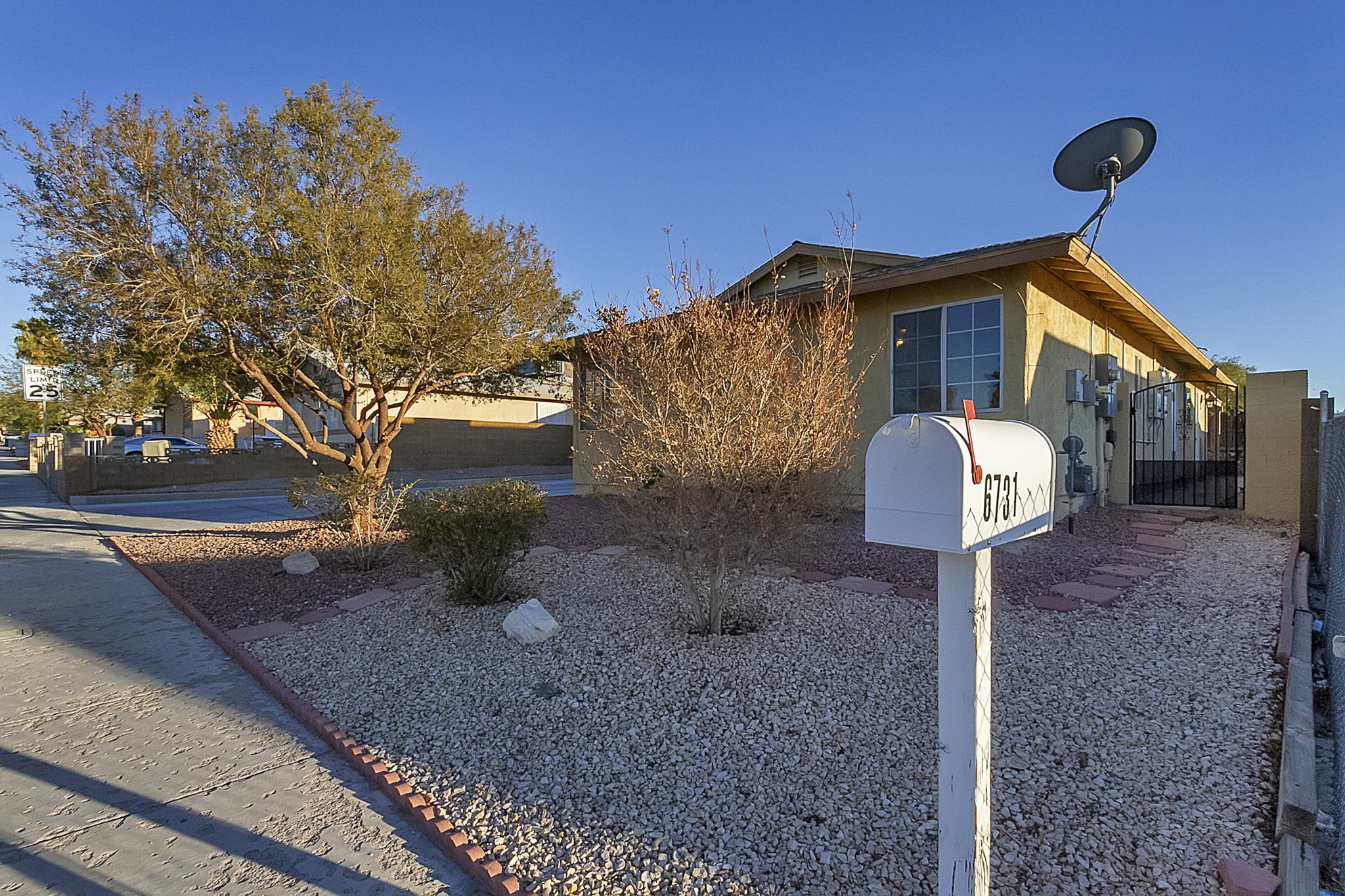 6731 Laronda Ln, Las Vegas, NV 89156, USA Photo 3