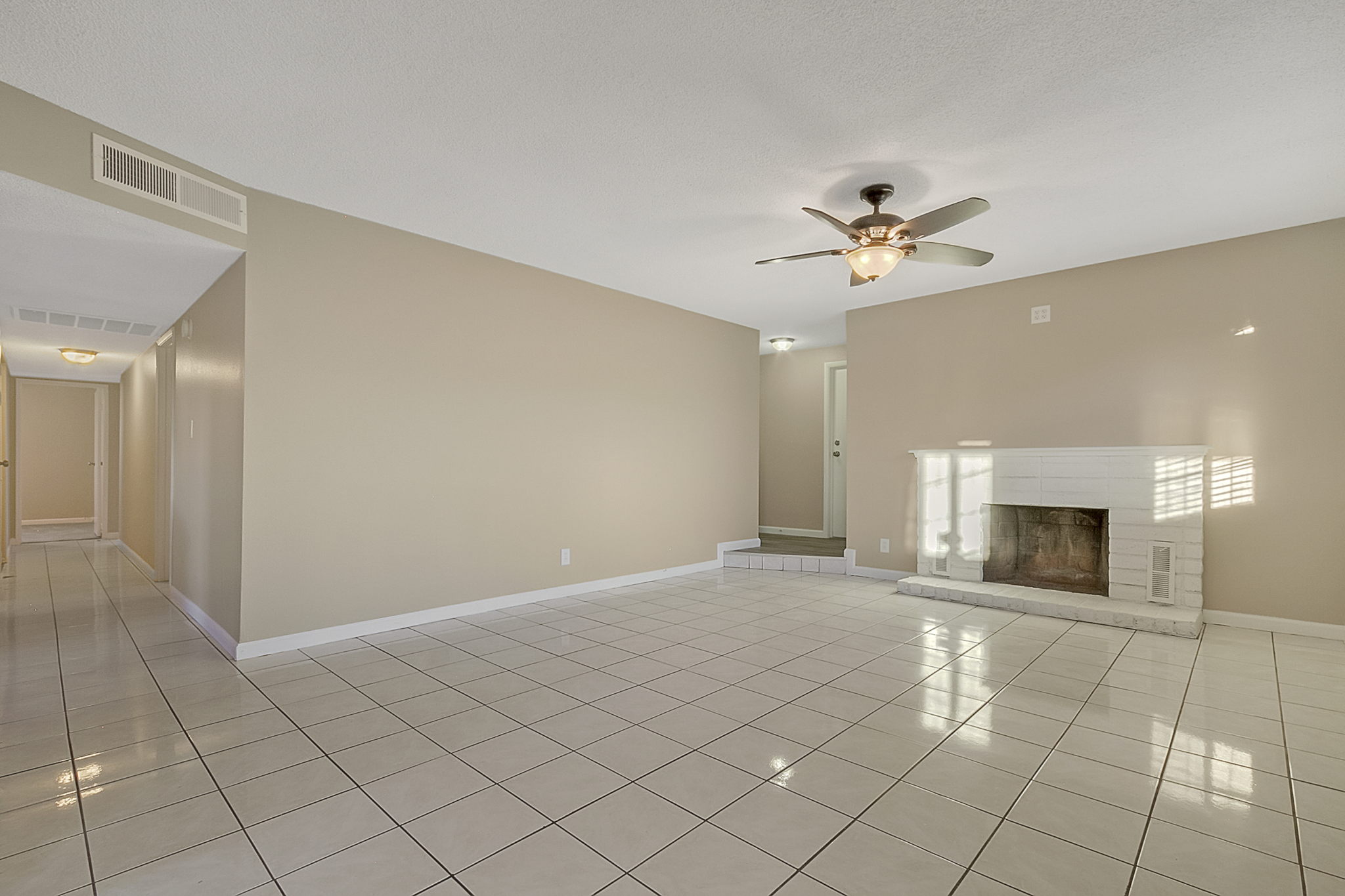 6731 Laronda Ln, Las Vegas, NV 89156, USA Photo 9