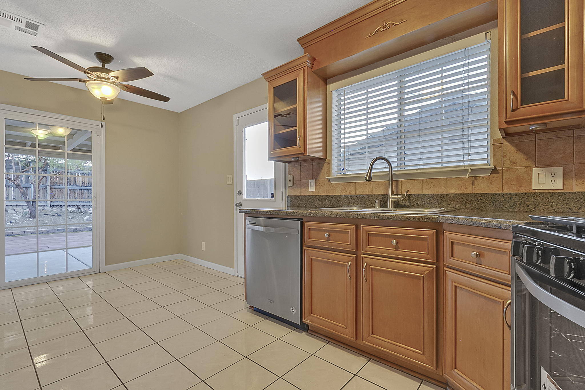 6731 Laronda Ln, Las Vegas, NV 89156, USA Photo 29