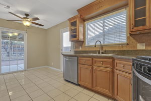 6731 Laronda Ln, Las Vegas, NV 89156, USA Photo 28