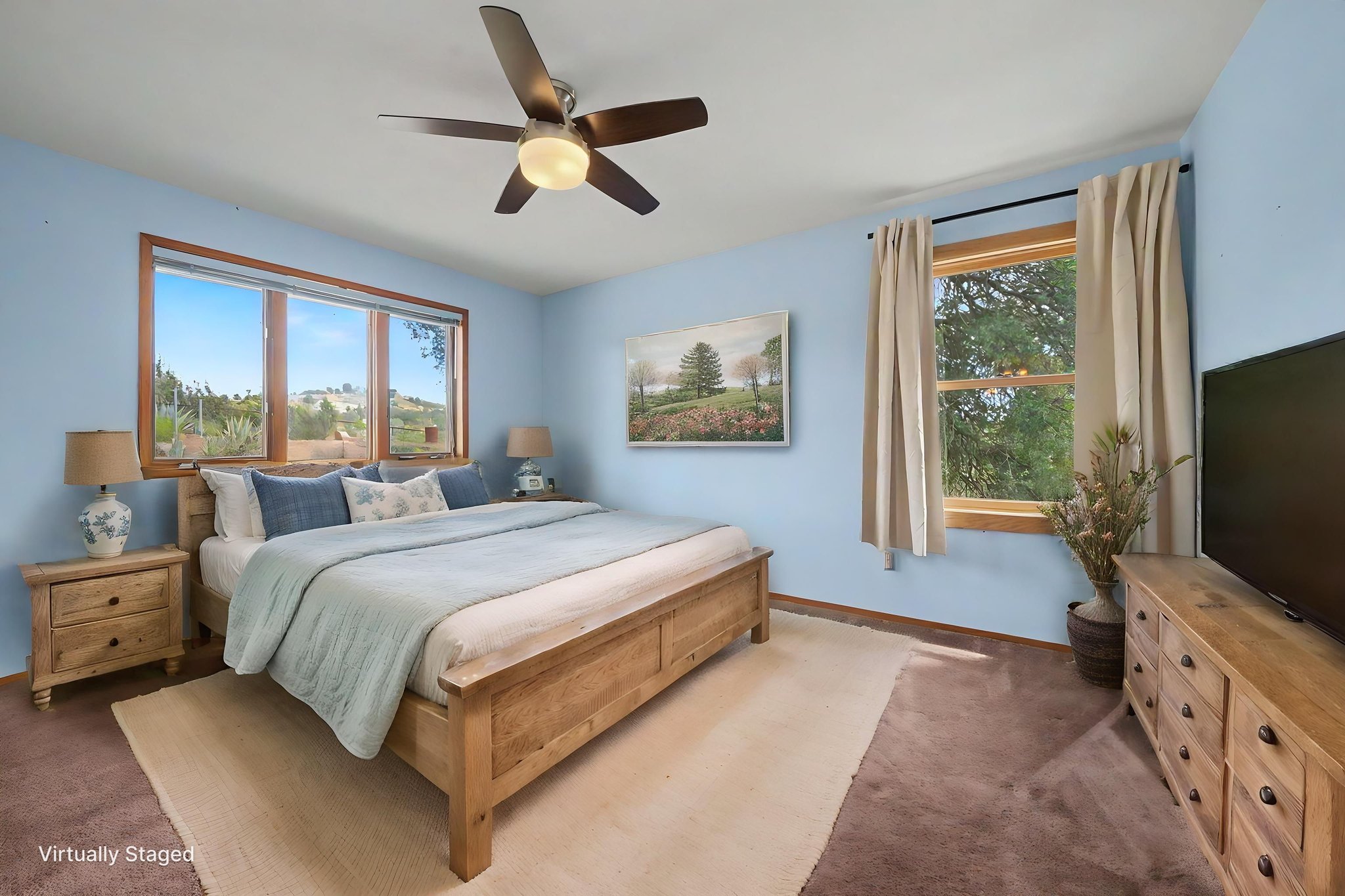 DSC03332 virtually staged.jpeg