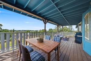 DSC03376 virtually staged.jpeg