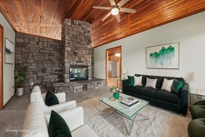 DSC03322 virtually staged.jpeg