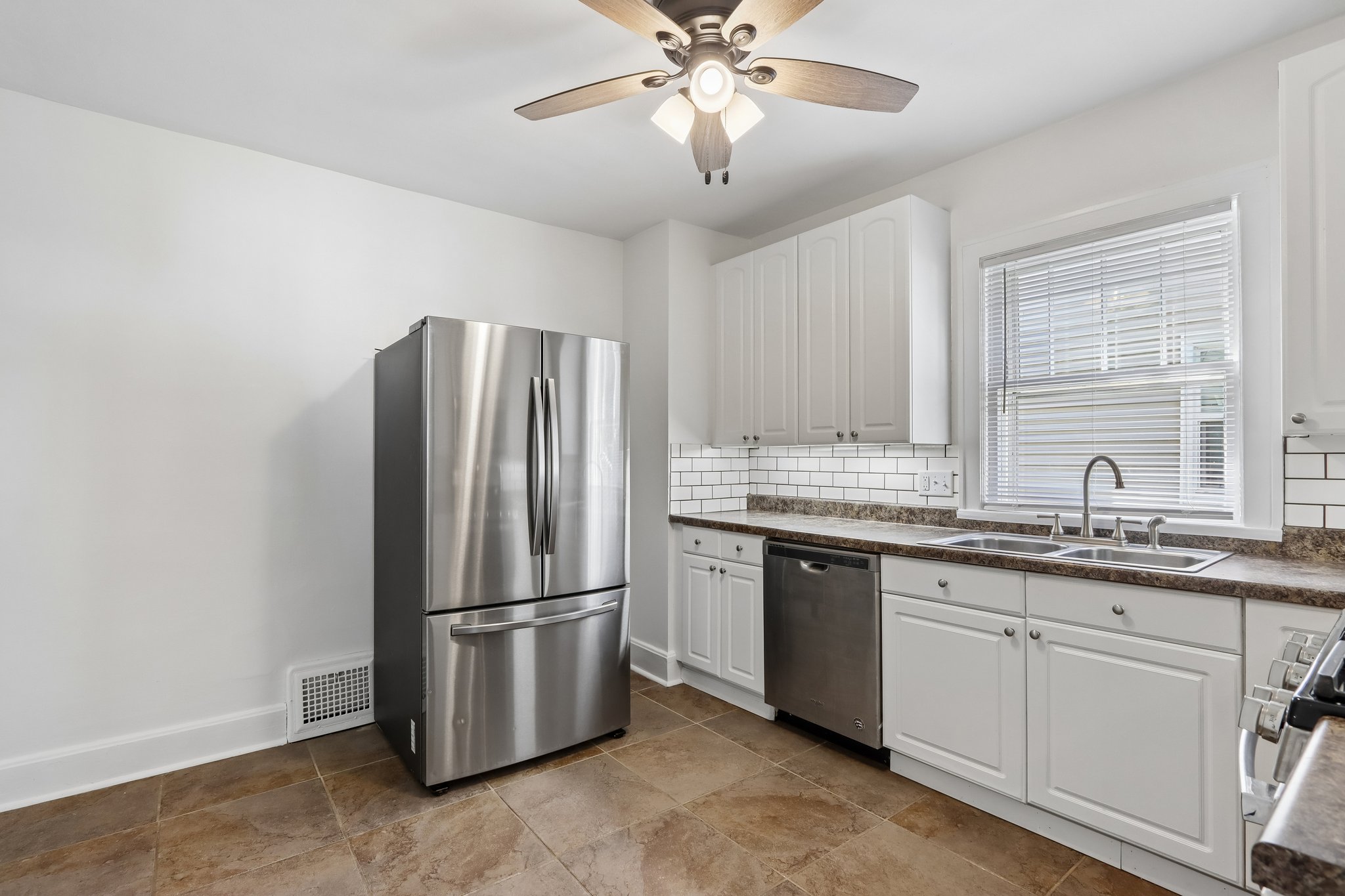 21st Ave-S2307-020.jpg