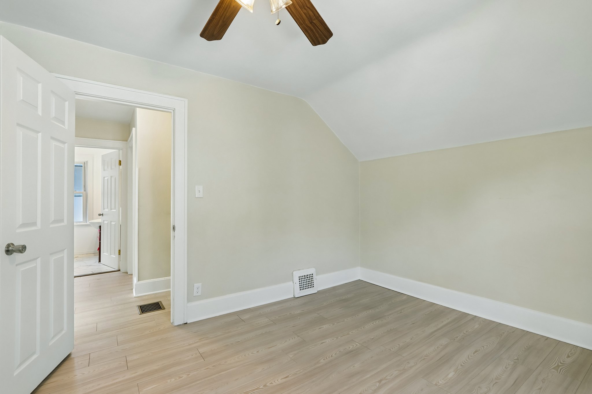 21st Ave-S2307-023.jpg