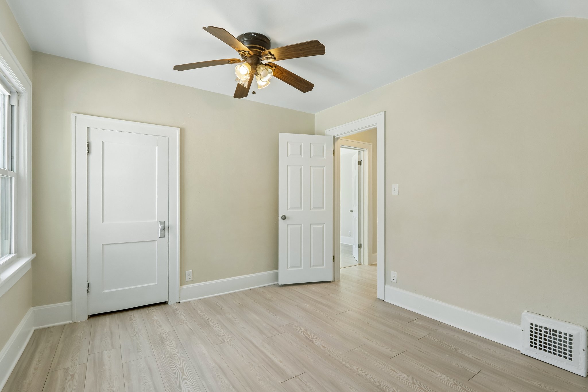 21st Ave-S2307-024.jpg