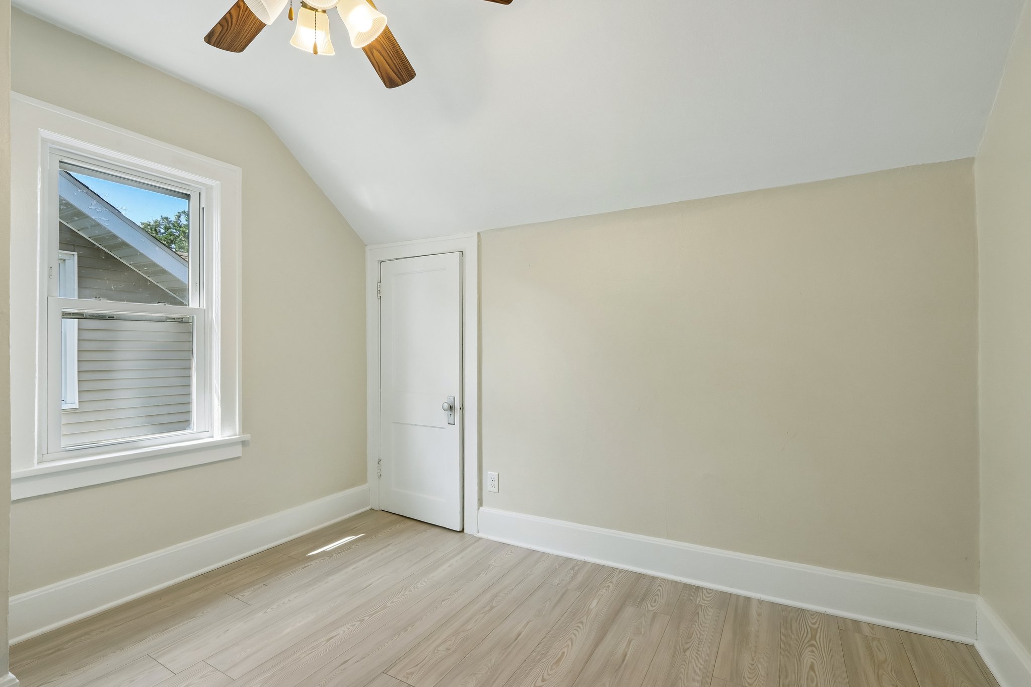 21st Ave-S2307-025.jpg