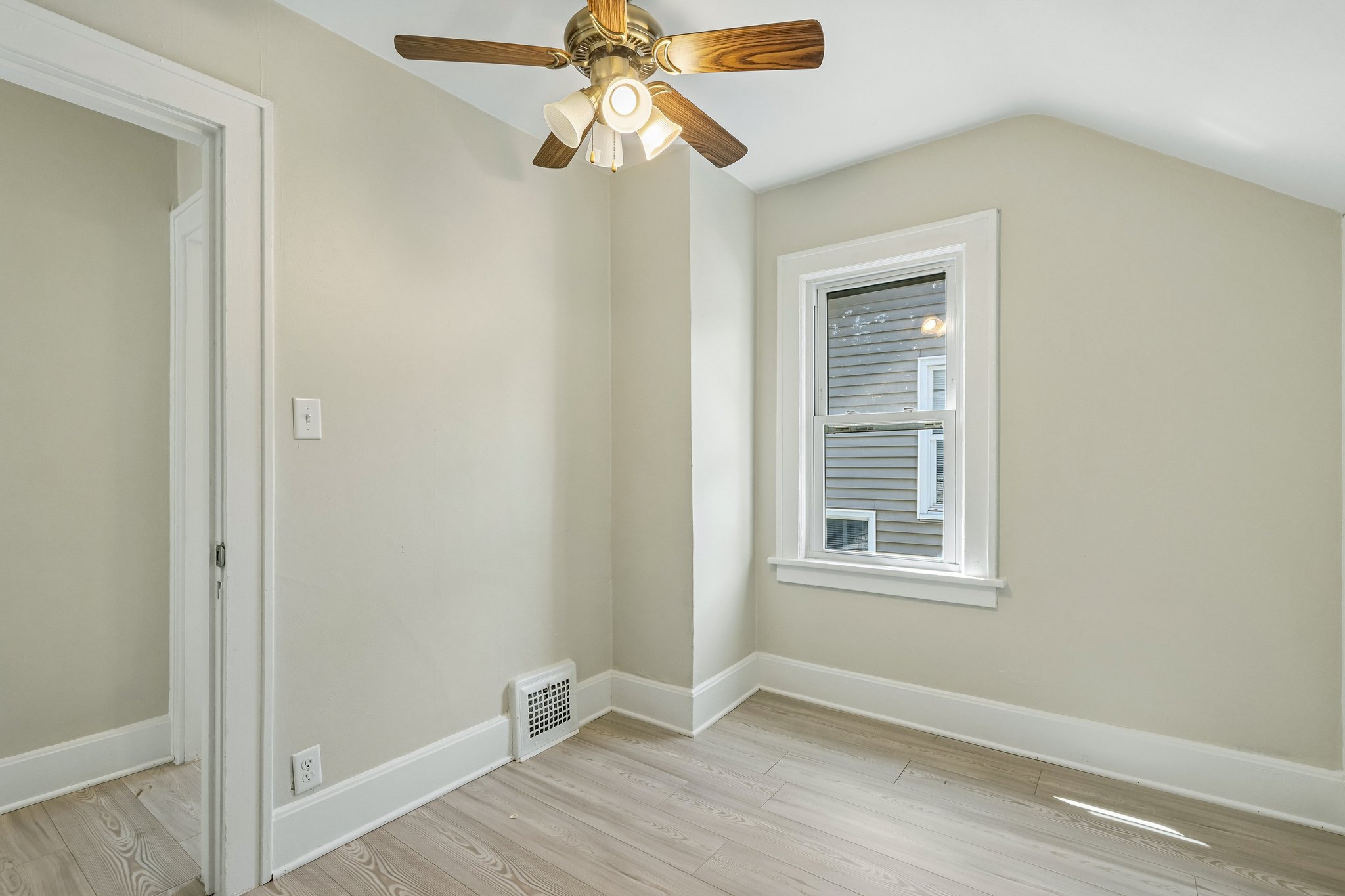 21st Ave-S2307-026.jpg