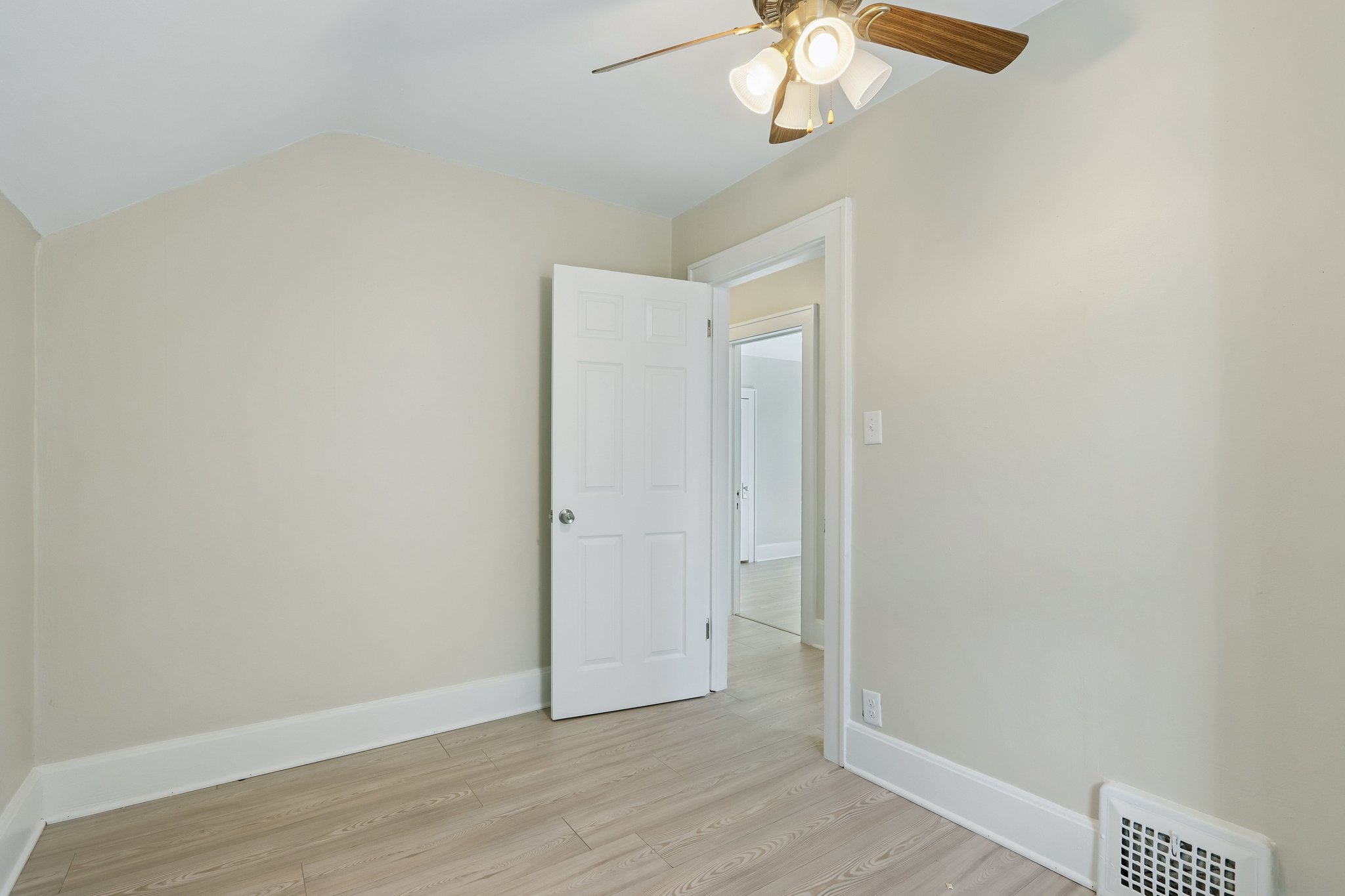21st Ave-S2307-027.jpg