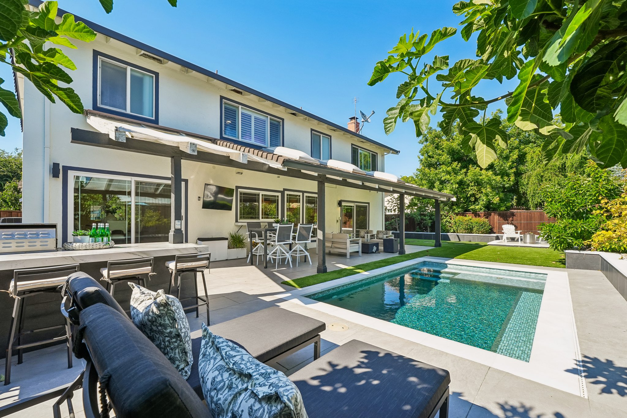 Backyard SPOOL ( a hot tub and pool )