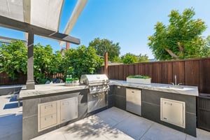Backyard built in BBQ/ Kitchen area