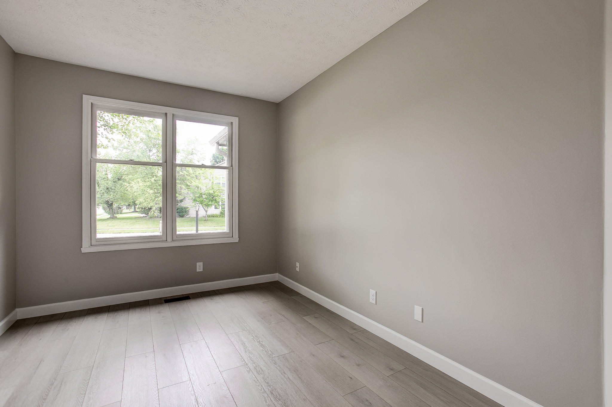 6743 Bluffgrove Dr, Indianapolis, IN 46278, USA Photo 27