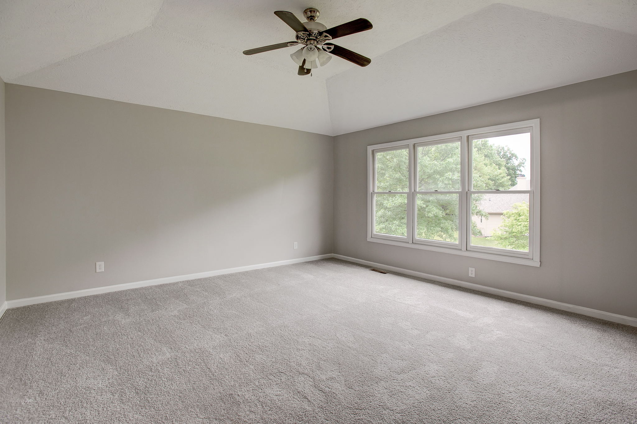 6743 Bluffgrove Dr, Indianapolis, IN 46278, USA Photo 33