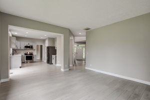 6743 Bluffgrove Dr, Indianapolis, IN 46278, USA Photo 14