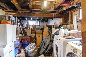 Upper unit: Basement/storage/laundry