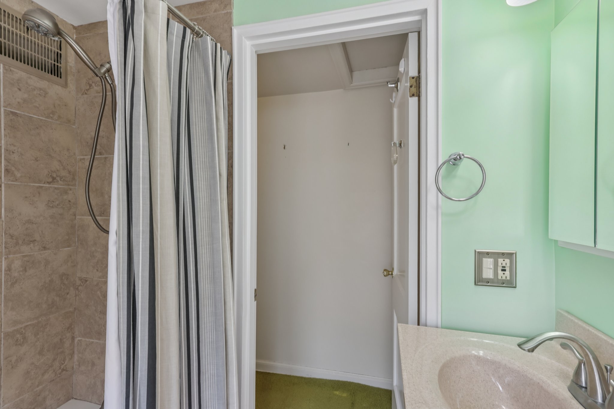 Meadow Ln-S2207-024.jpg
