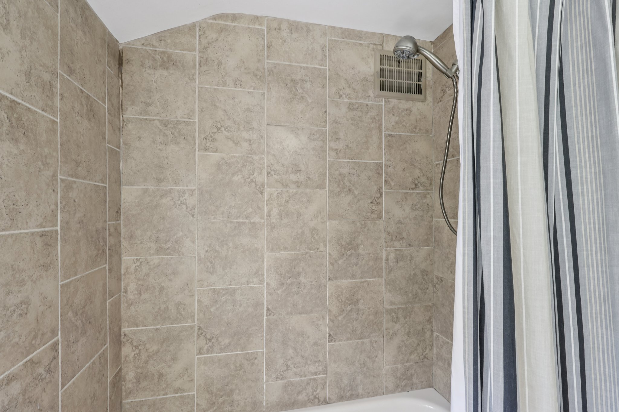 Meadow Ln-S2207-025.jpg