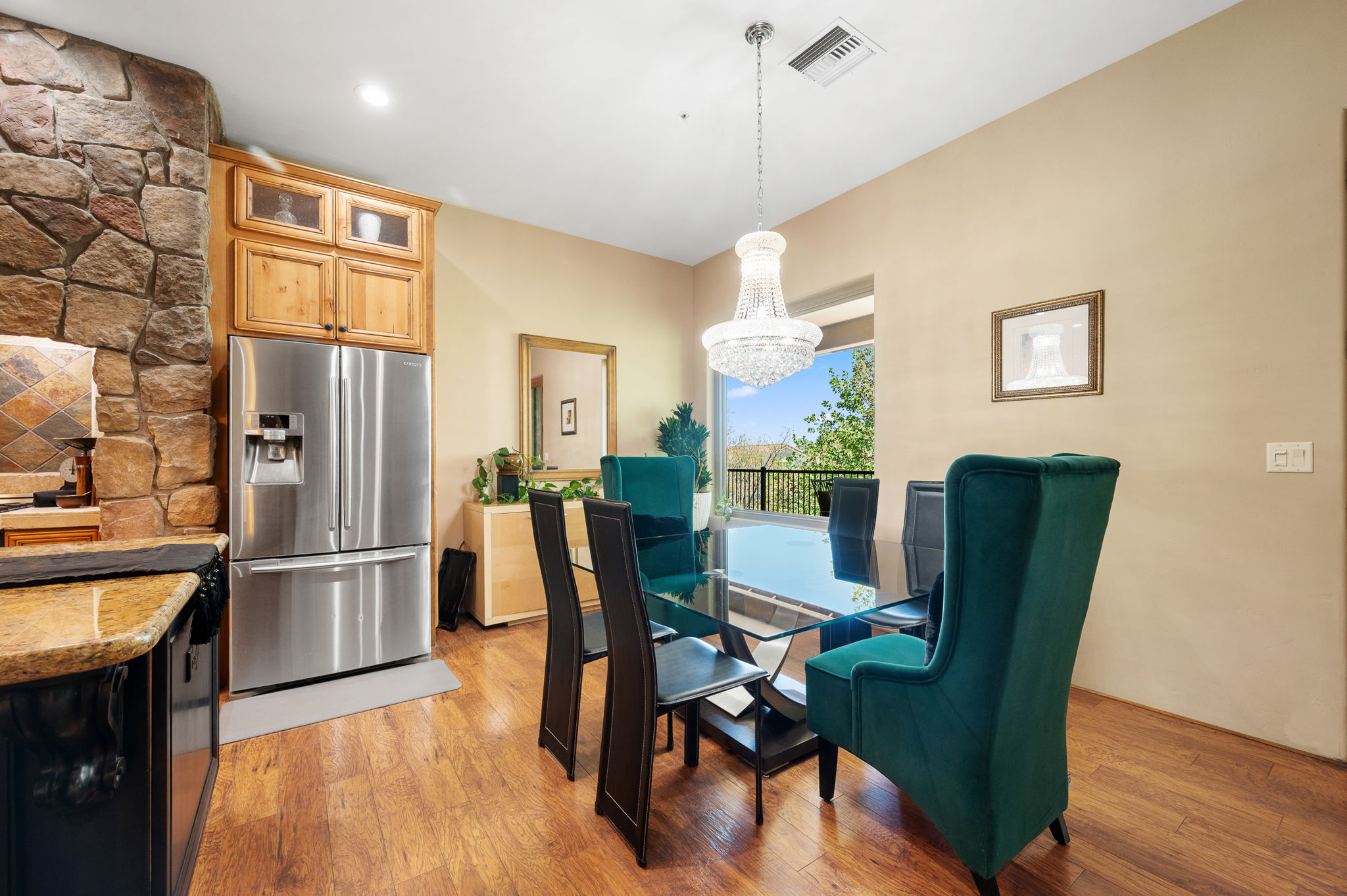 Main Level Dining Area