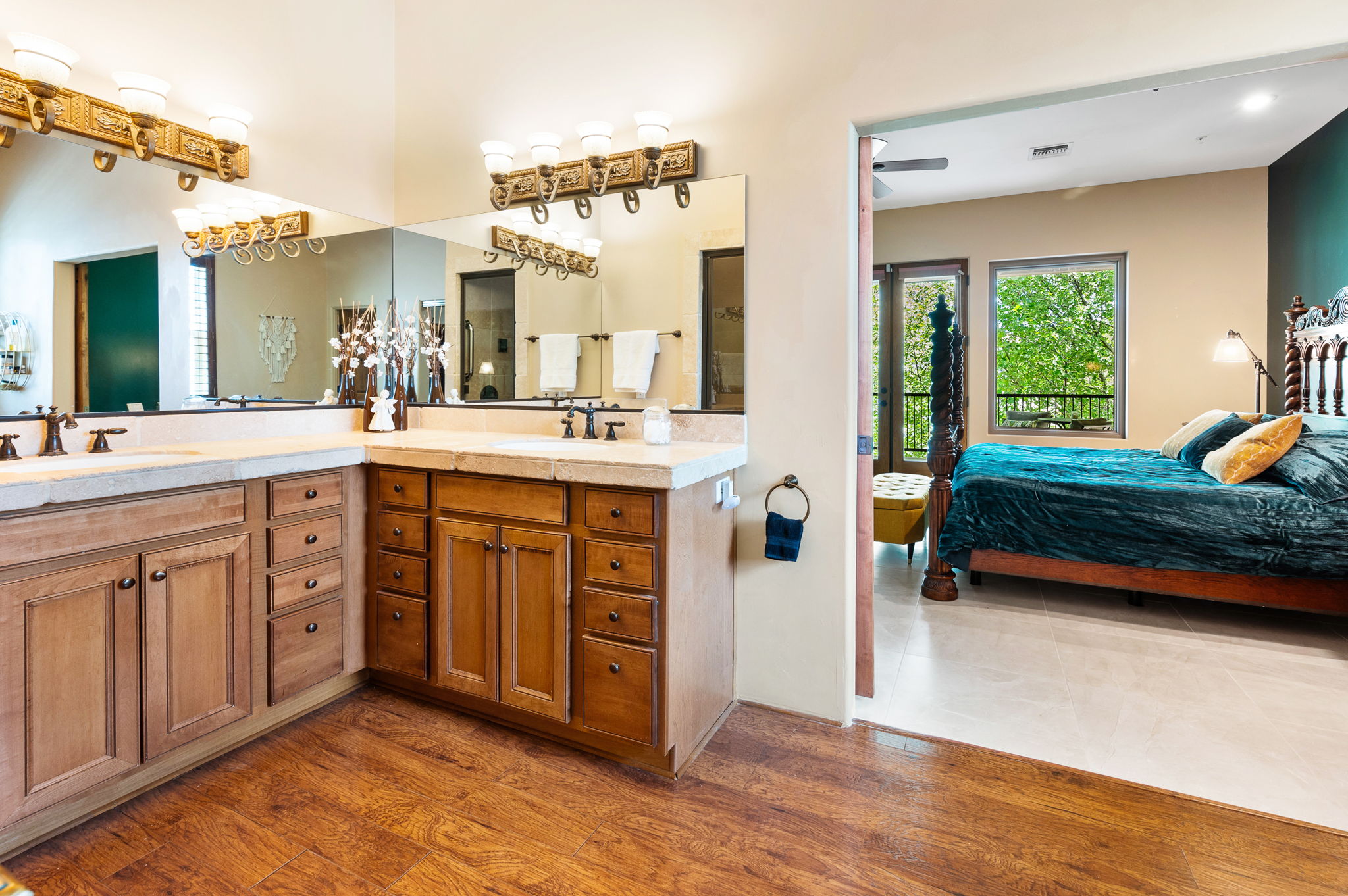 Main Level Master Bathroom (2)